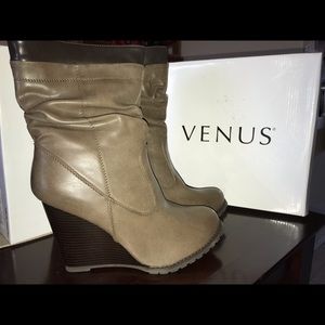 Brown Venus short boots